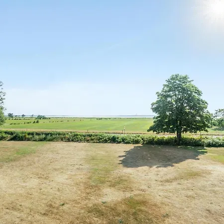 Three-bedroom Holiday In