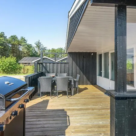 Three-bedroom Holiday In