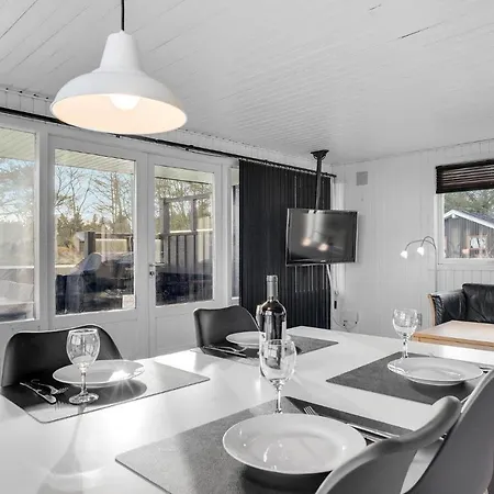 Three-bedroom Holiday In * Blåvand