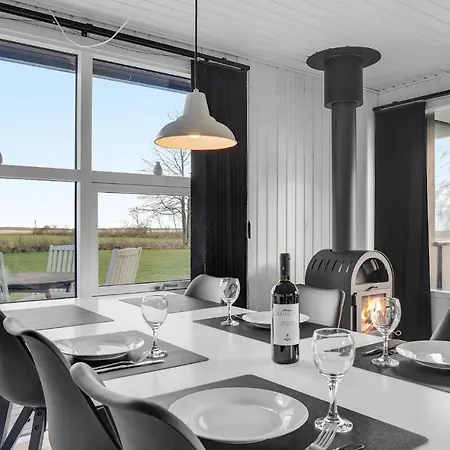 Three-bedroom Holiday In Blåvand
